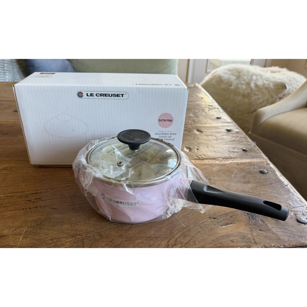 Le Creuset Enamel on Steel Saucepan with glass lid 5.5 in 1.5 qt Satin Pink NEW - Picture 2 of 16